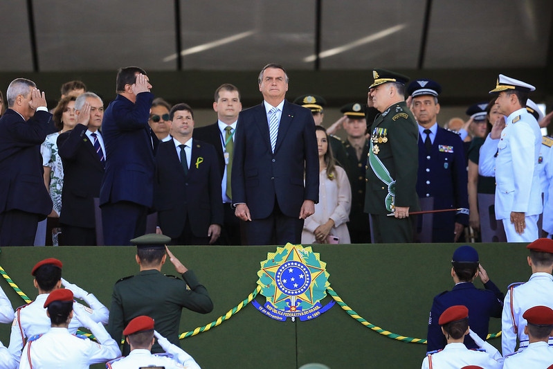 Bolsonaro dan tentara: penjilat dan kecanggungan.  Foto: Estevam Costa/PR