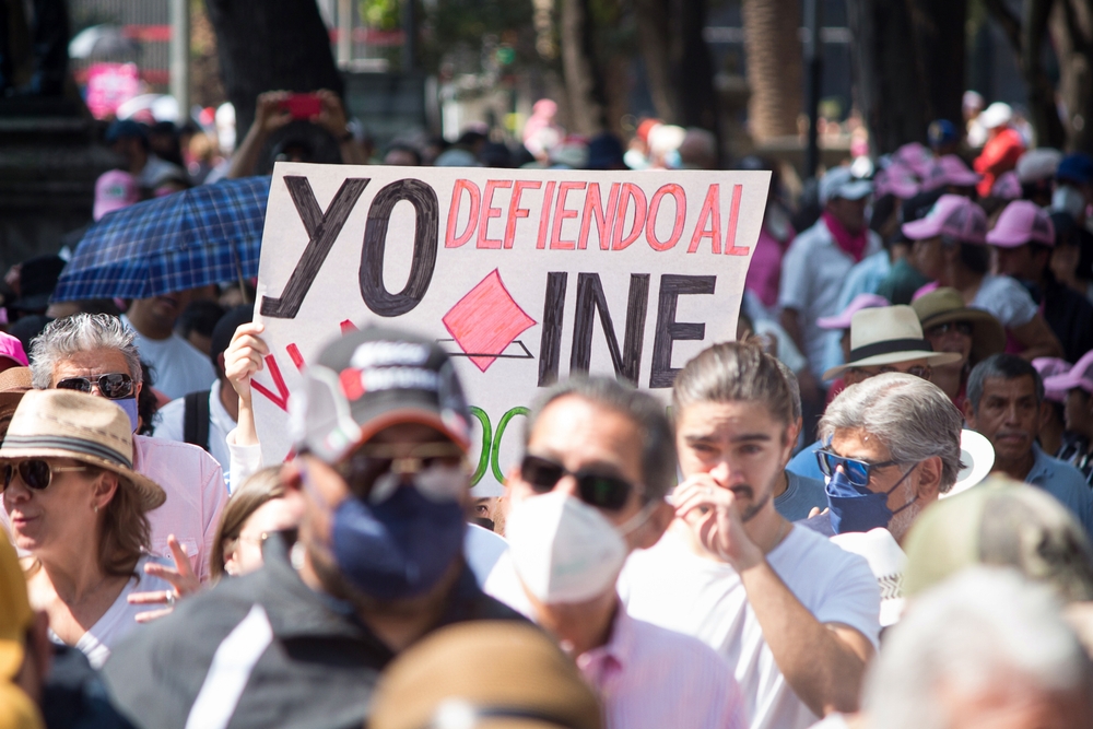 AMLO plays down large anti-government rally