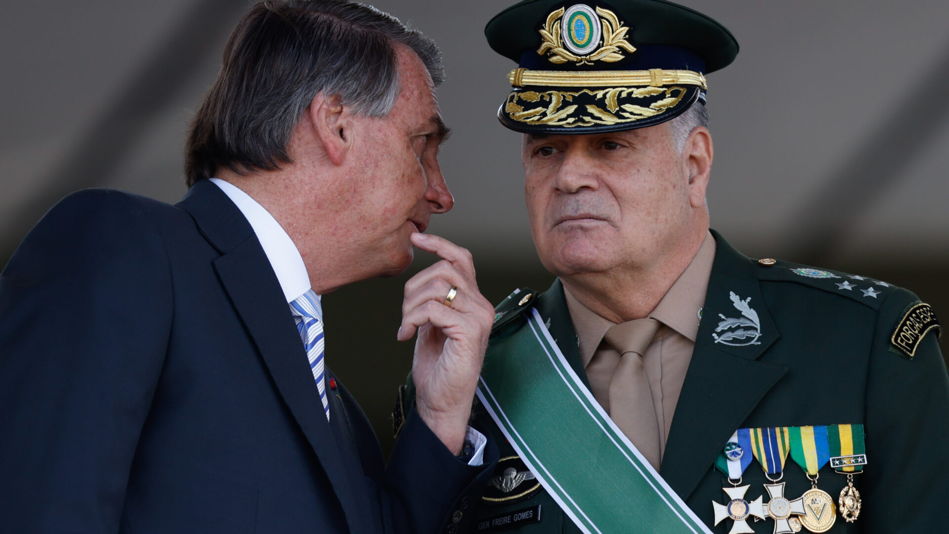 Military top brass throws Bolsonaro to the wolves