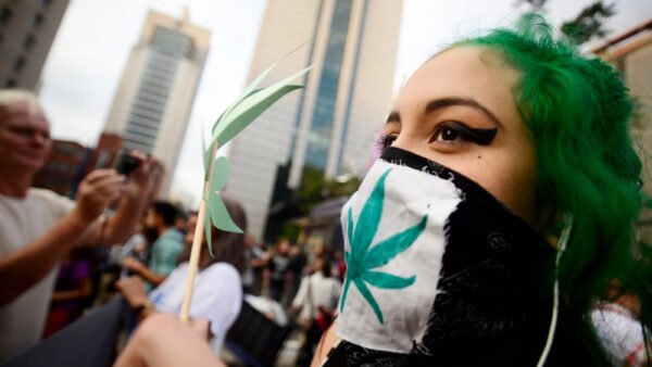 Brazilians march in favor of the decriminalization of cannabis in 2023. Photo: Cris Faga/Shutterstock